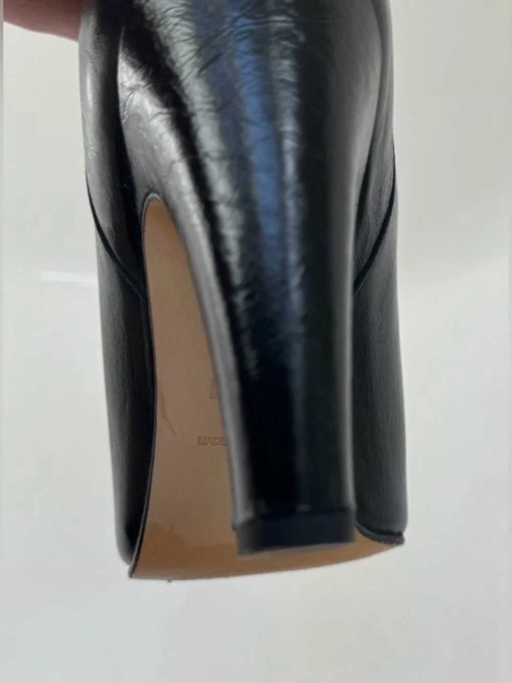 HUGO BOSS Knee-High Glossy Black Leather Heeled Boots - Size 39 - Picture 4 of 8
